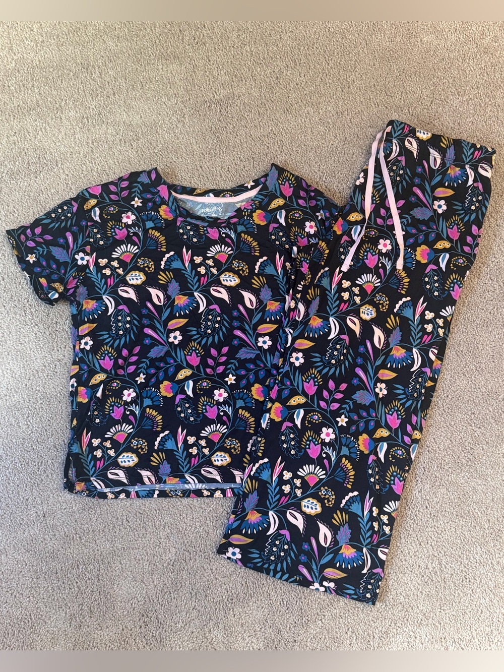 Joyspun Womens Floral Print Paisley Pajama Set Cropped Pants Black & Pink Medium